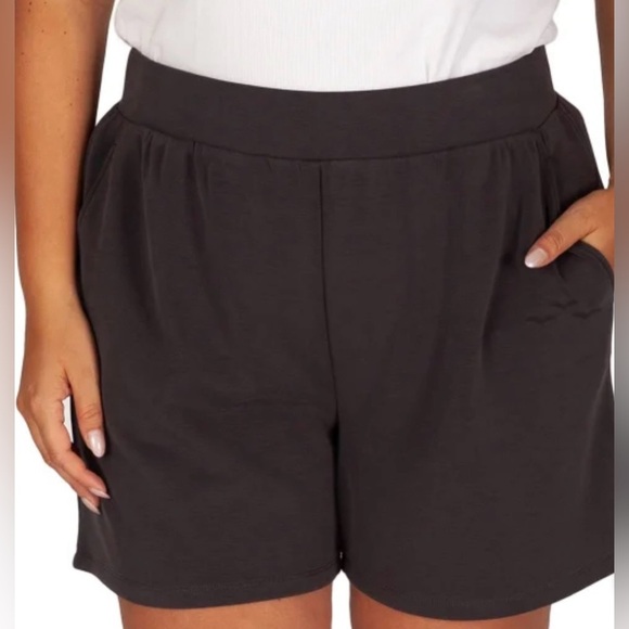 LAZYPANTS Women’s Sueded Shorts (like new) - Picture 4 of 8